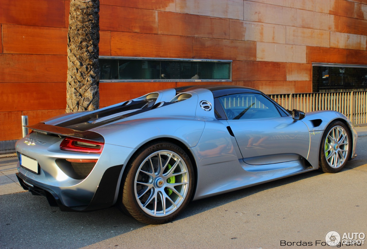 Porsche 918 Spyder Weissach Package