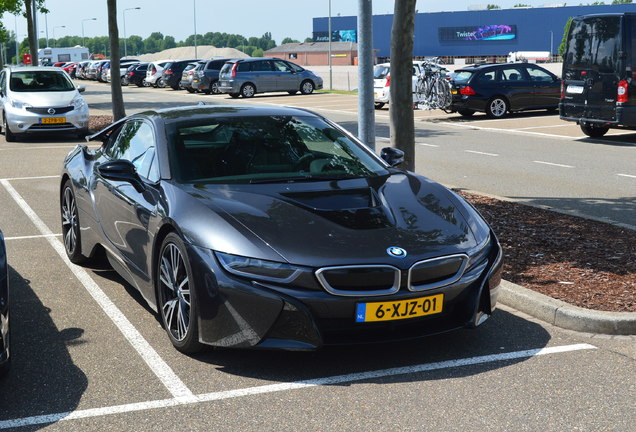 BMW i8