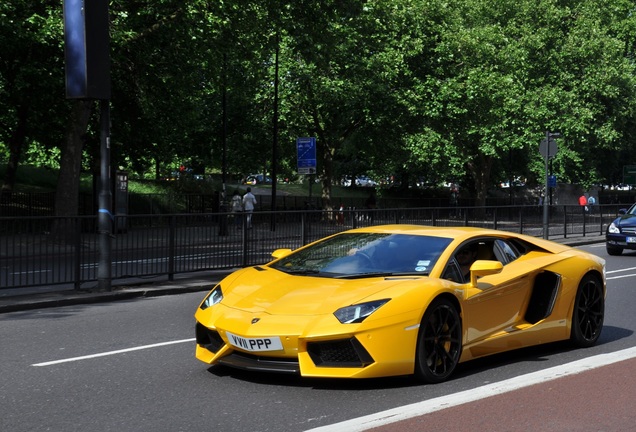 Lamborghini Aventador LP700-4