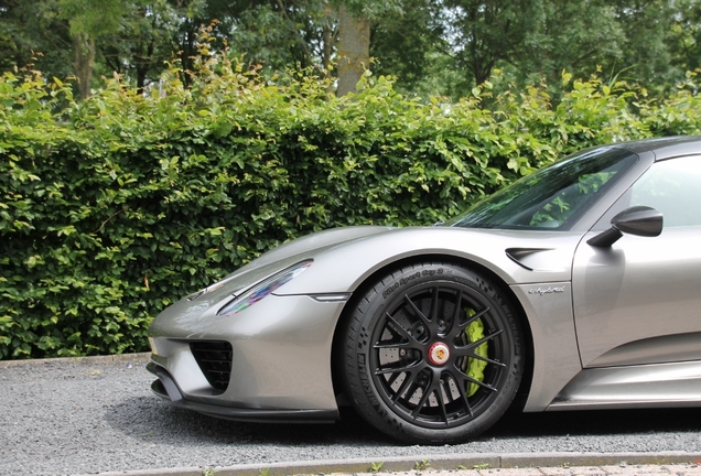 Porsche 918 Spyder Weissach Package