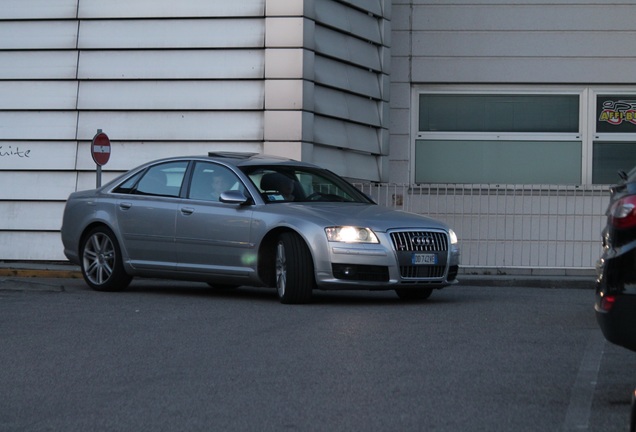 Audi S8 D3