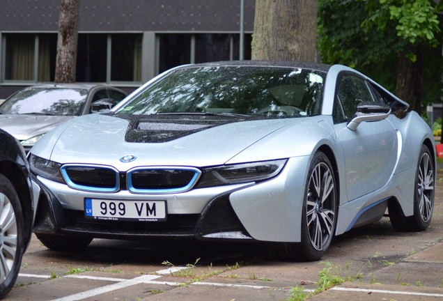 BMW i8