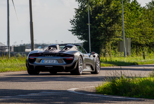 Porsche 918 Spyder Weissach Package