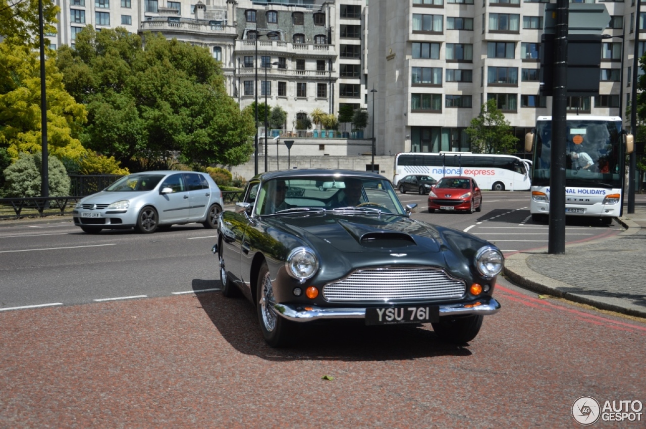 Aston Martin DB4