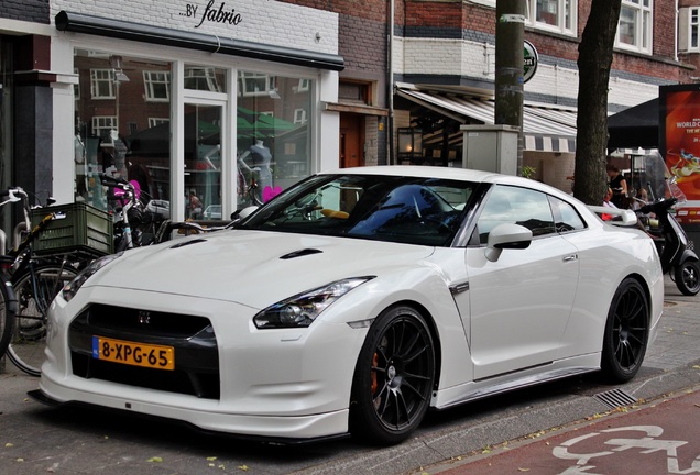 Nissan GT-R