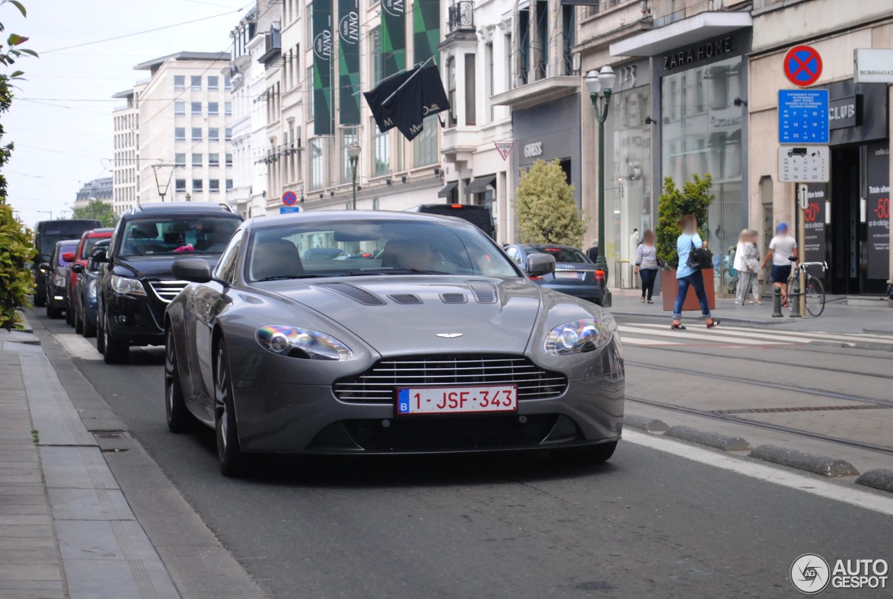 Aston Martin V12 Vantage