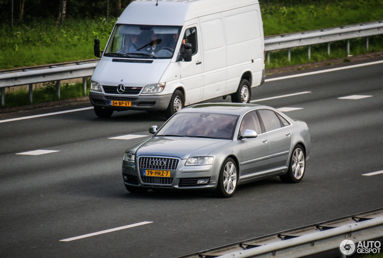 Audi S8 D3