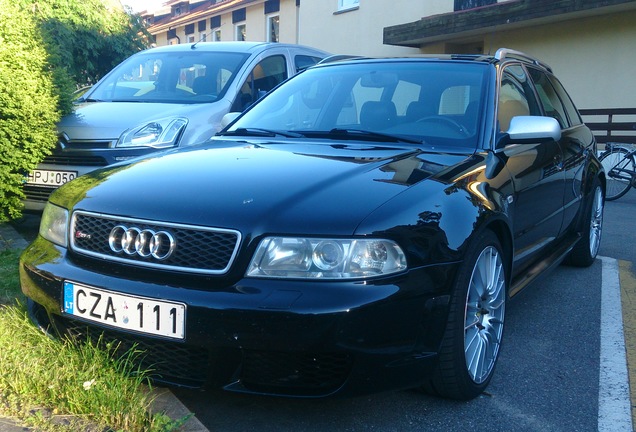 Audi RS4 Avant B5