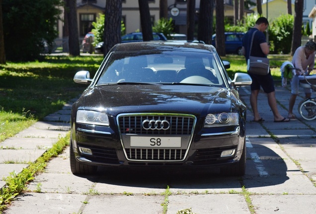 Audi S8 D3