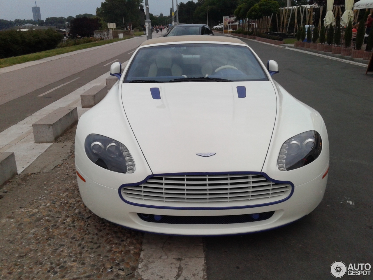 Aston Martin V8 Vantage Roadster