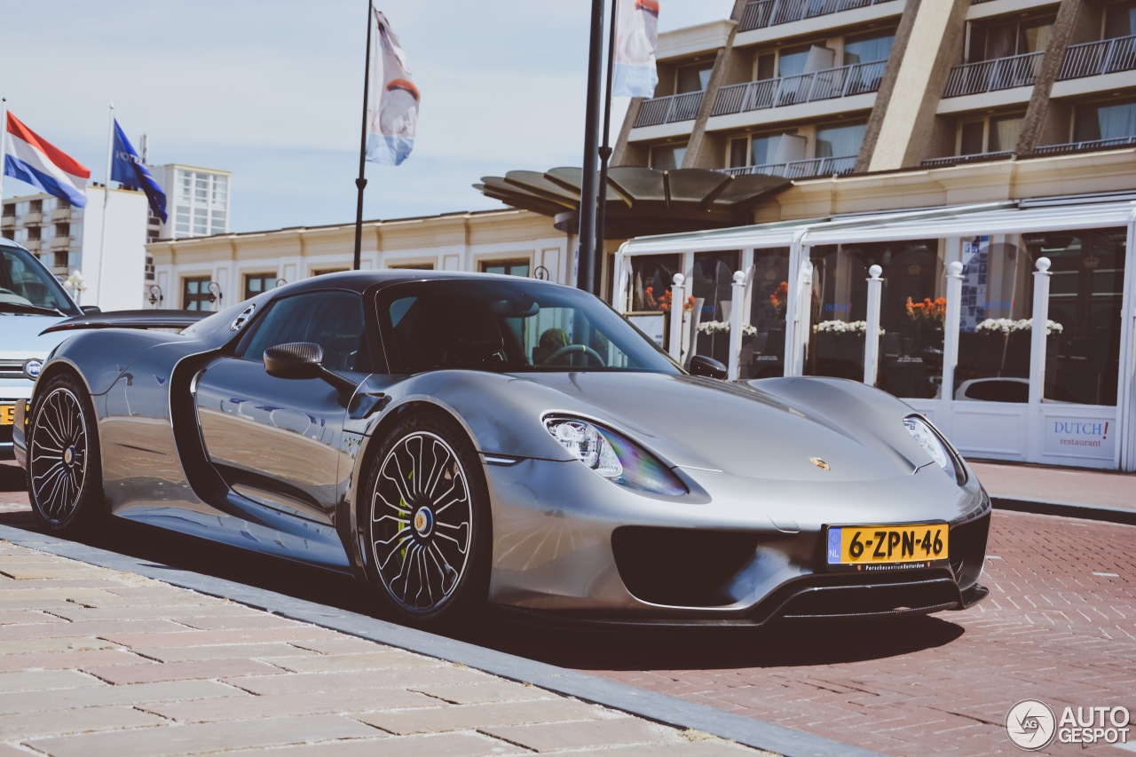 Porsche 918 Spyder Weissach Package