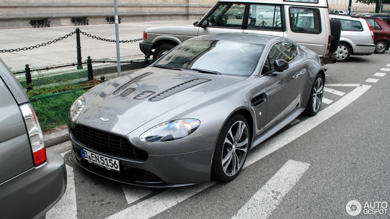 Aston Martin V12 Vantage