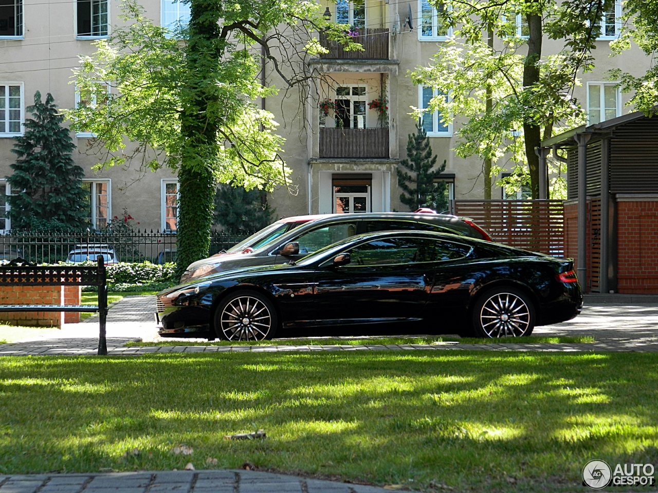 Aston Martin DB9