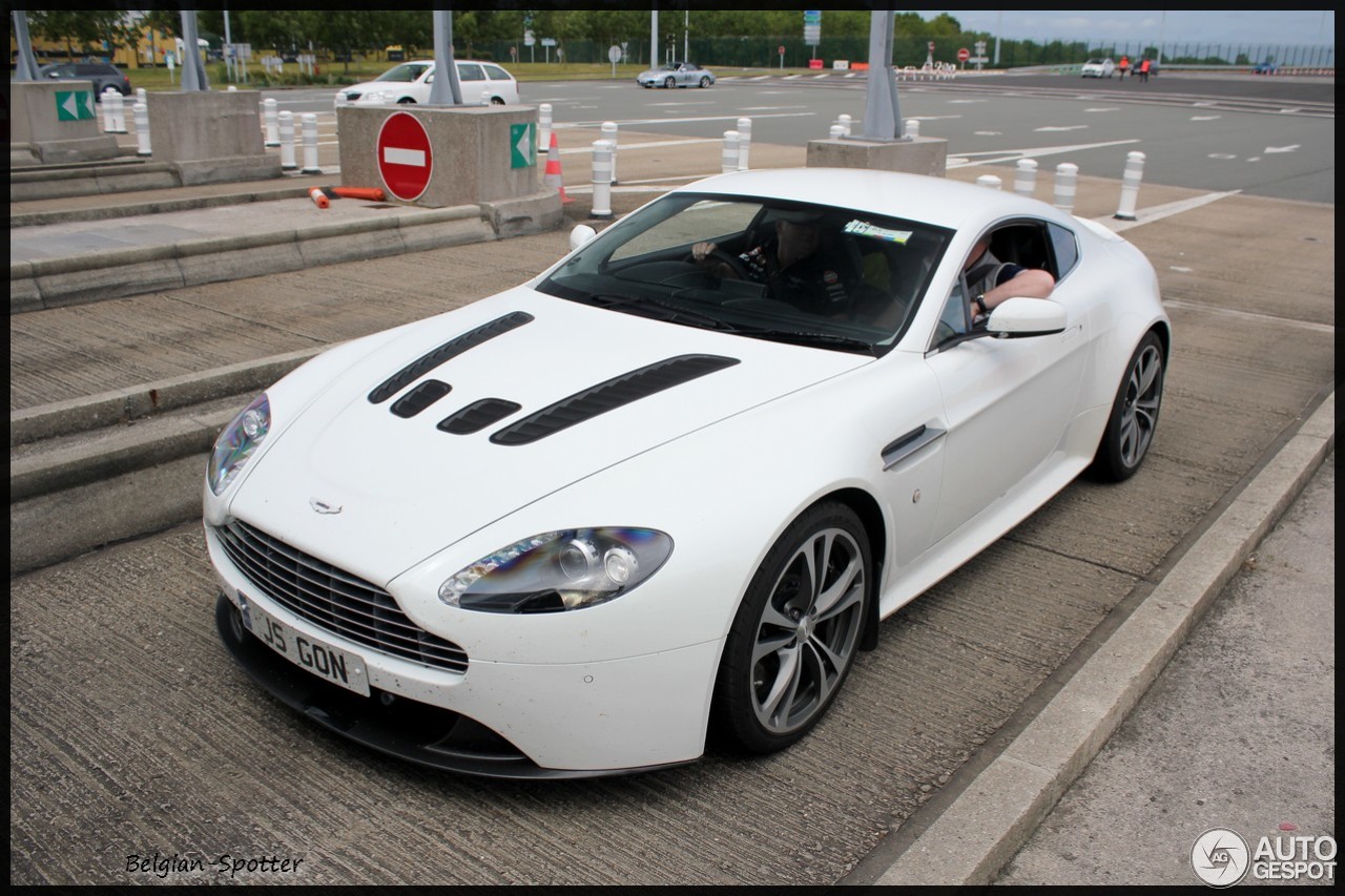 Aston Martin V12 Vantage