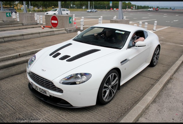 Aston Martin V12 Vantage