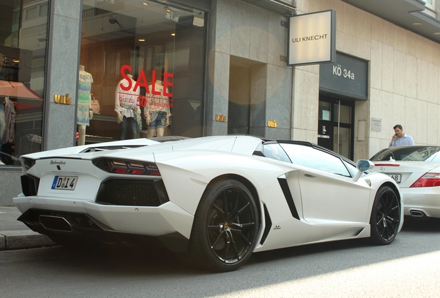 Lamborghini Aventador LP700-4 Roadster