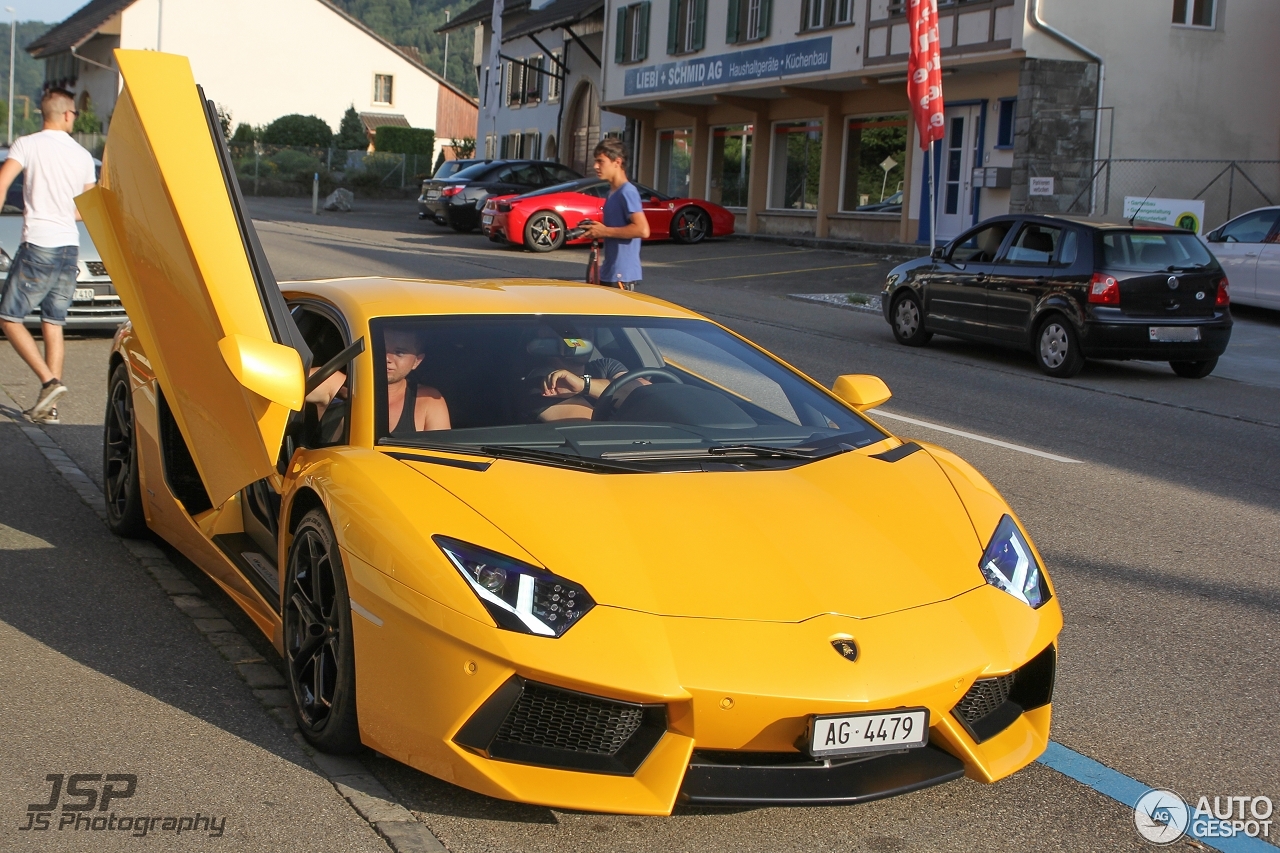 Lamborghini Aventador LP700-4