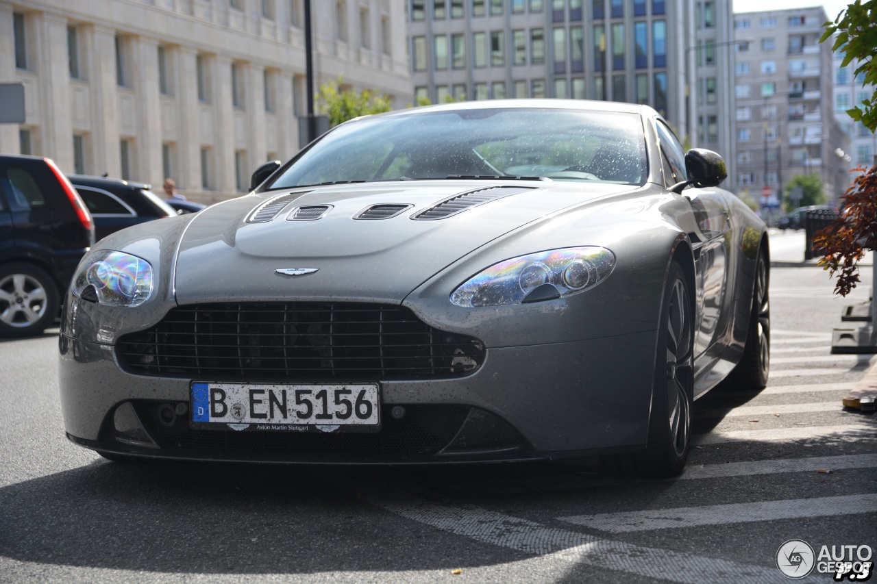 Aston Martin V12 Vantage