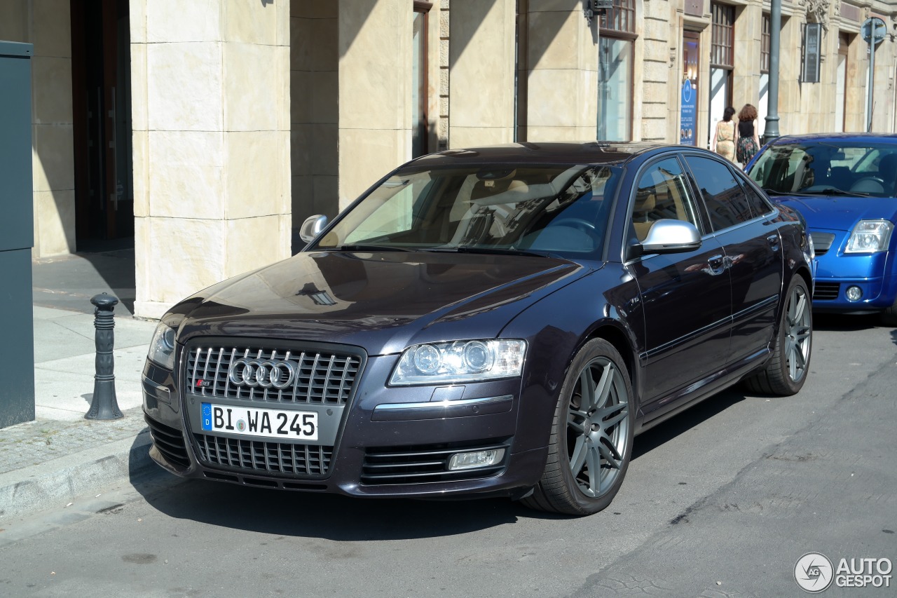 Audi S8 D3