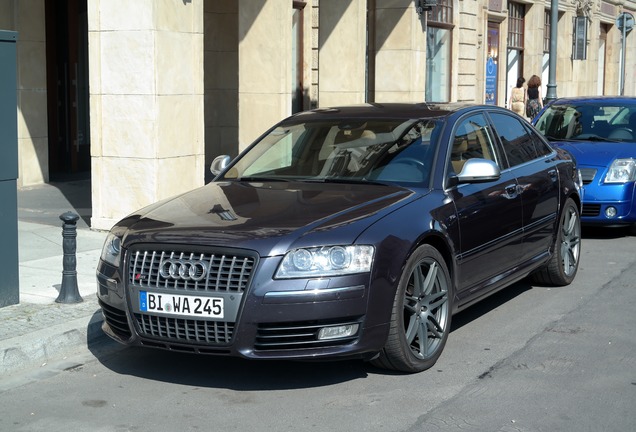 Audi S8 D3