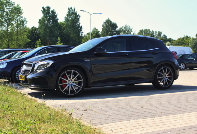 Mercedes-Benz GLA 45 AMG X156