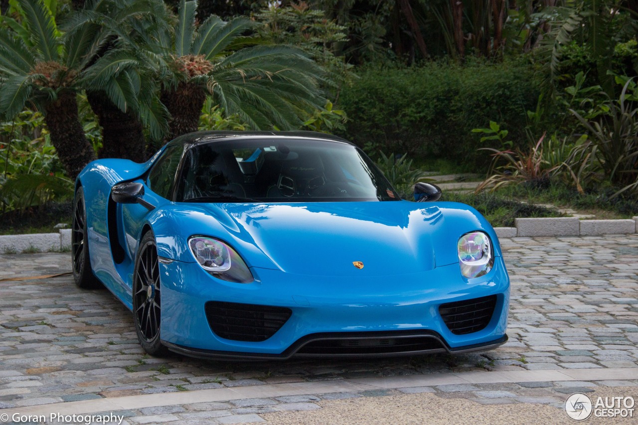 Porsche 918 Spyder Weissach Package