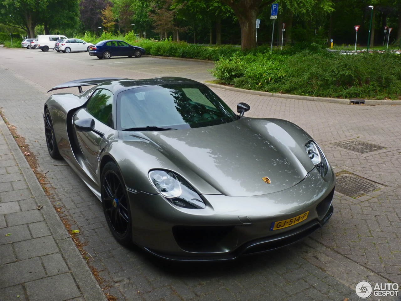 Porsche 918 Spyder Weissach Package