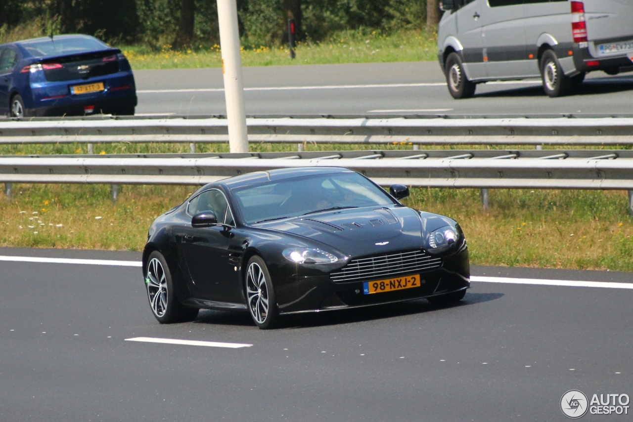 Aston Martin V12 Vantage Carbon Black Edition