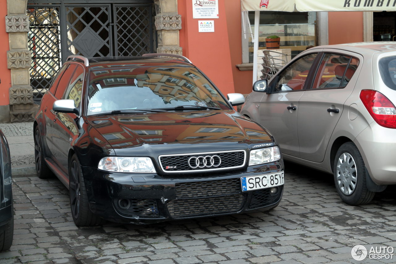 Audi RS4 Avant B5