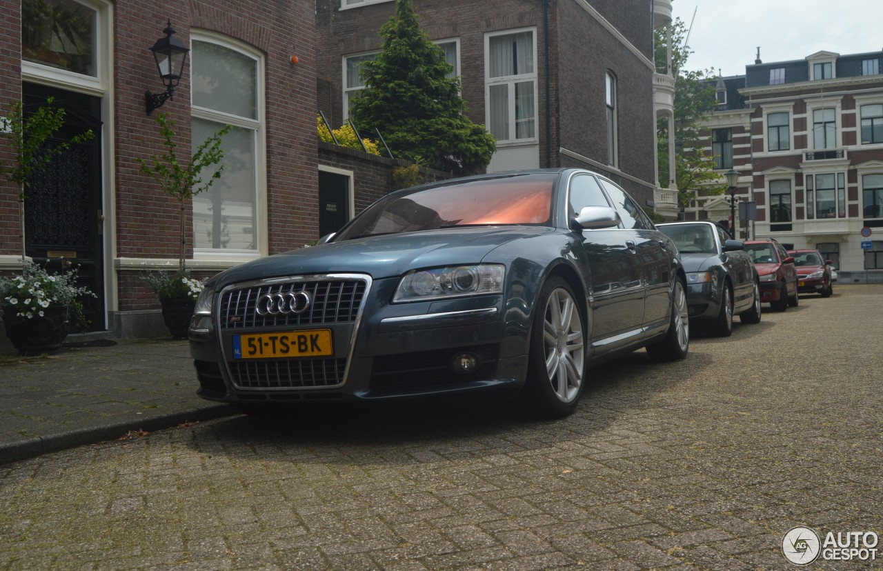 Audi S8 D3