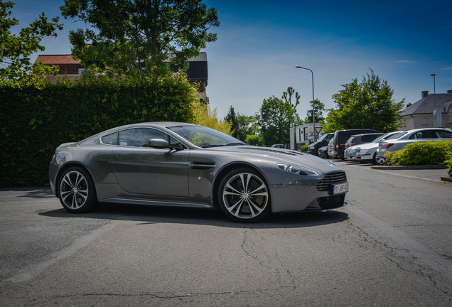 Aston Martin V12 Vantage