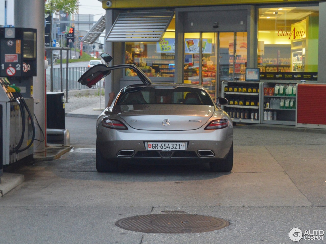 Mercedes-Benz SLS AMG