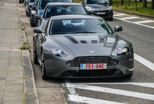 Aston Martin V12 Vantage