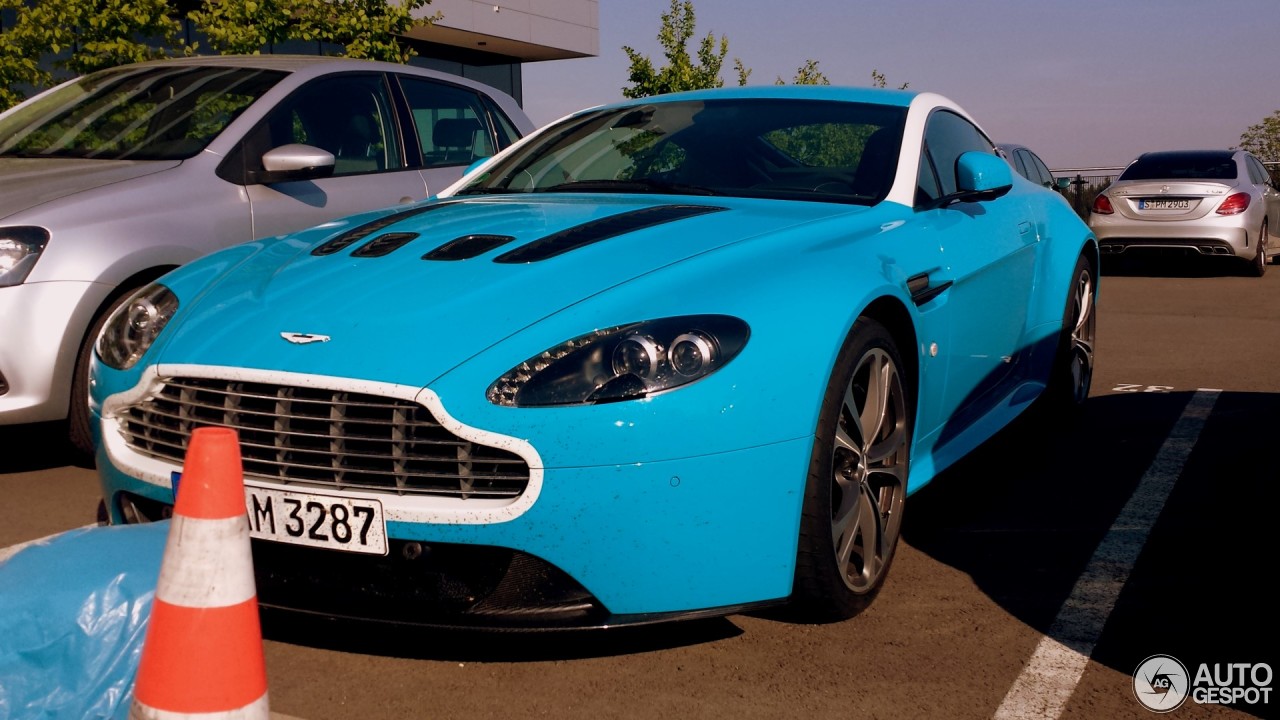 Aston Martin V12 Vantage