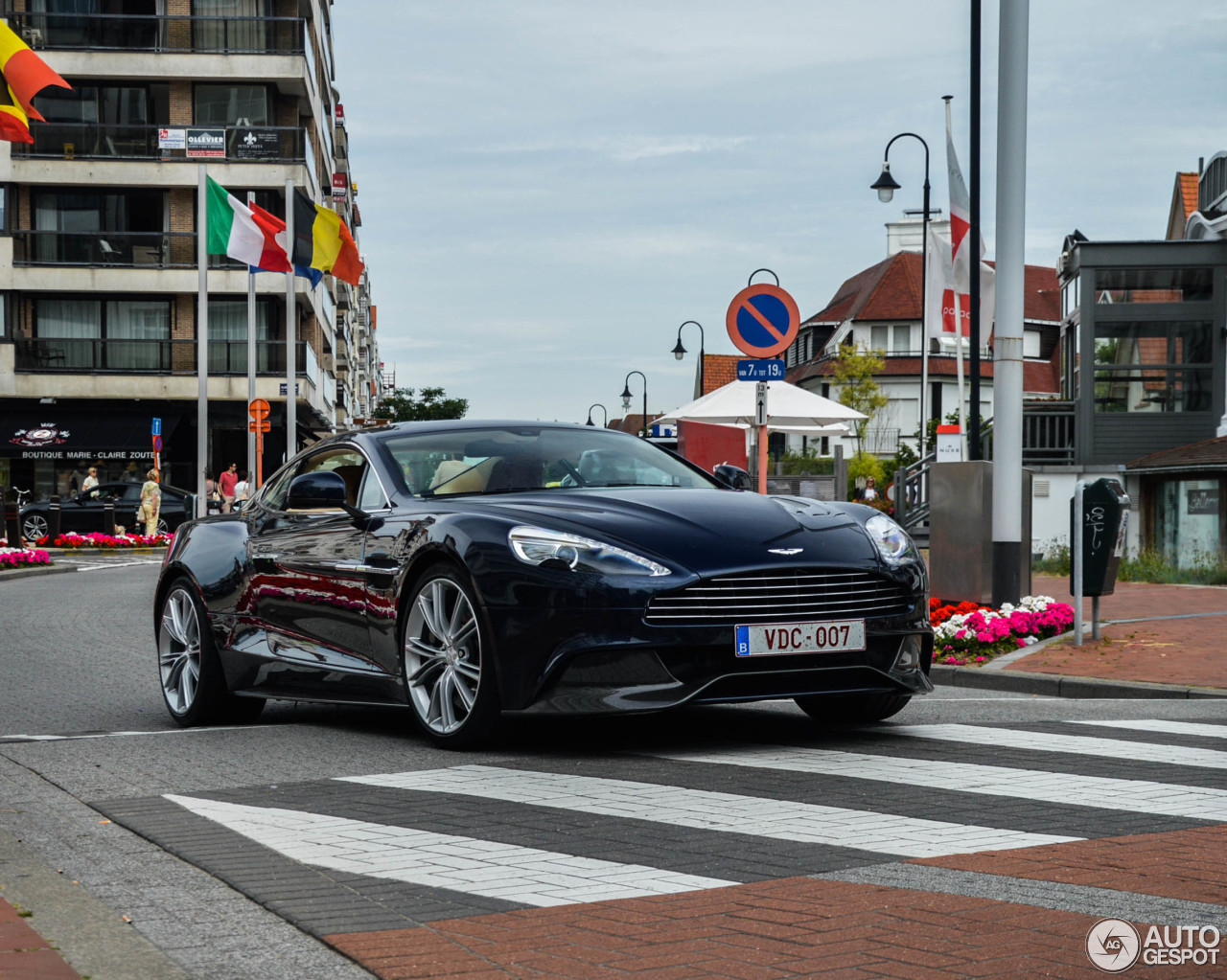 Aston Martin Vanquish 2013