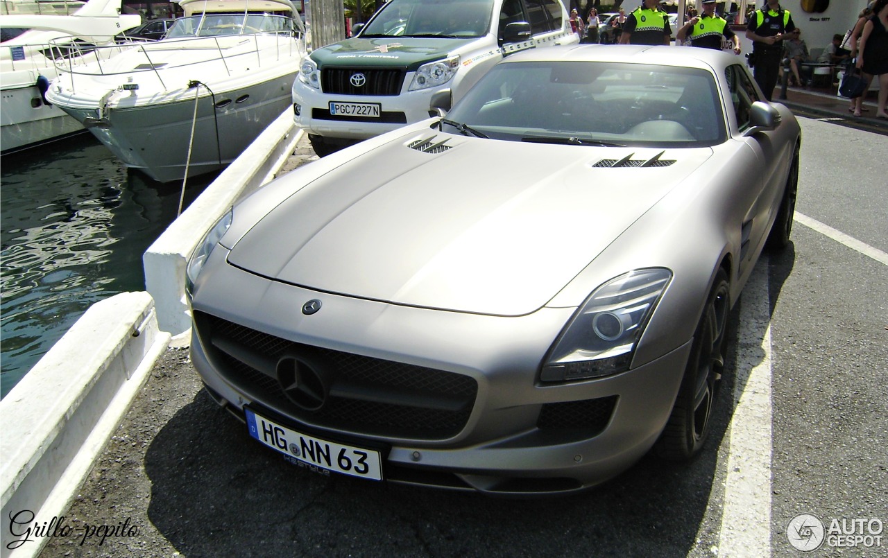 Mercedes-Benz SLS AMG