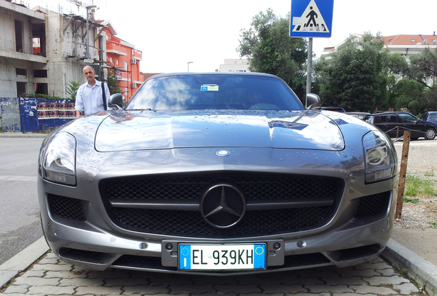 Mercedes-Benz SLS AMG