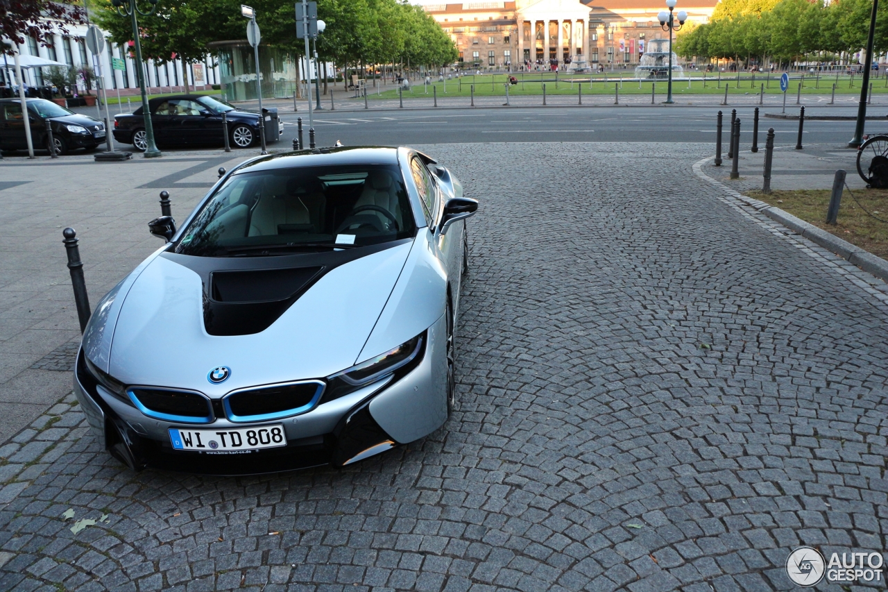 BMW i8