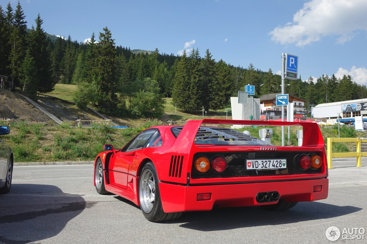 Deze spot van de F40 is de droom van elke spotter