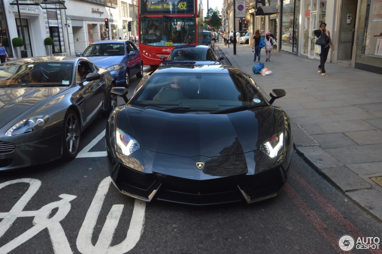 Lamborghini Aventador LP700-4