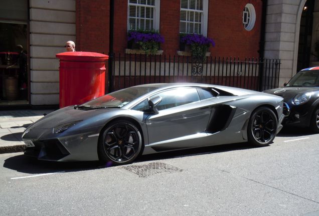 Lamborghini Aventador LP700-4