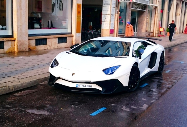 Lamborghini Aventador LP750-4 SuperVeloce