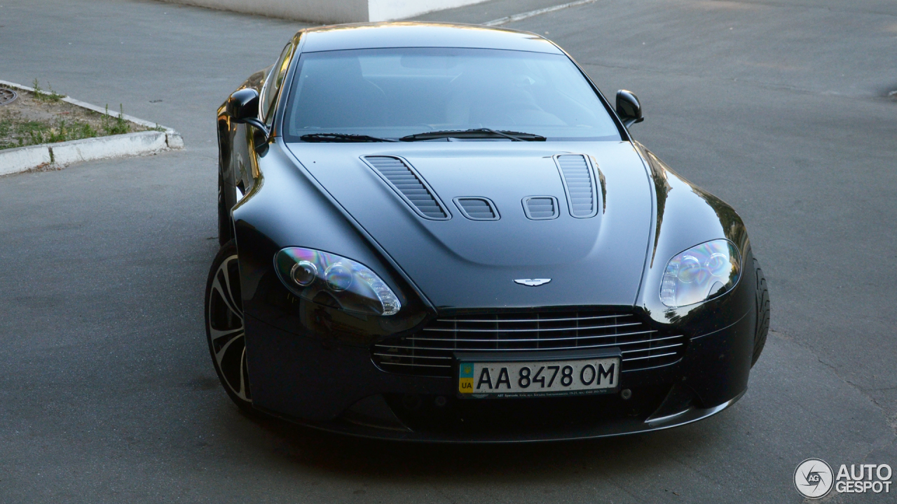 Aston Martin V12 Vantage