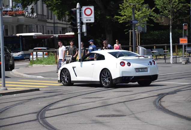 Nissan GT-R 2011