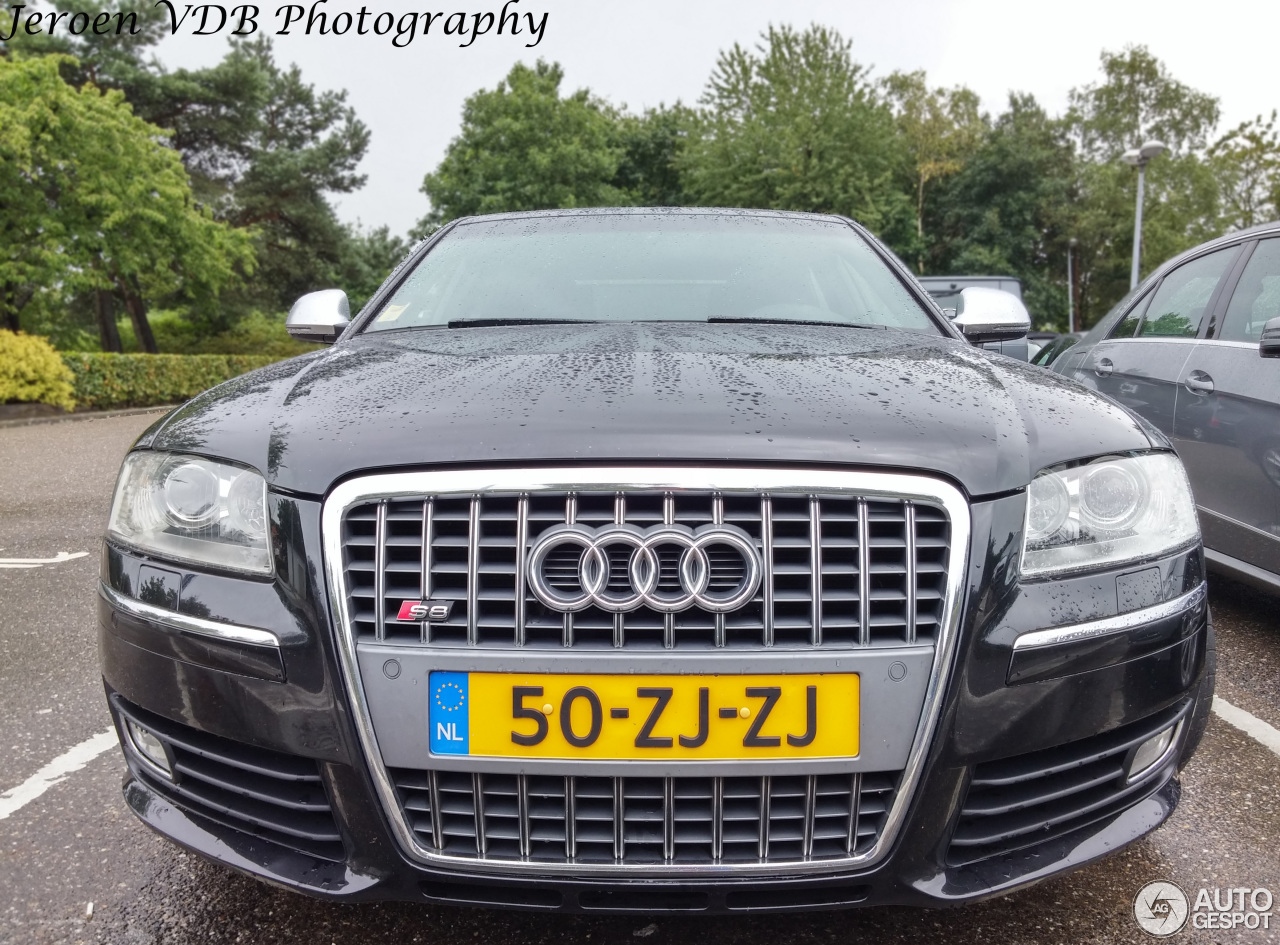 Audi S8 D3