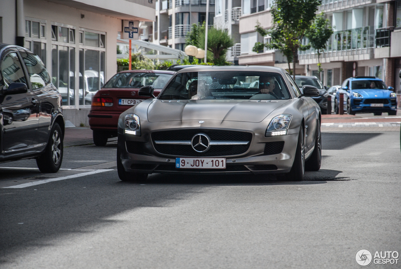 Mercedes-Benz SLS AMG