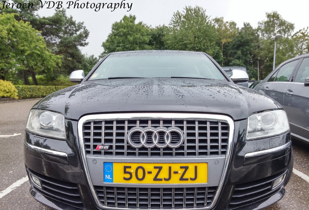 Audi S8 D3