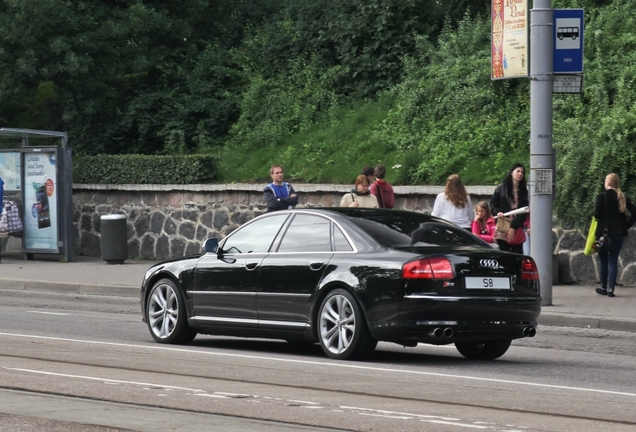 Audi S8 D3