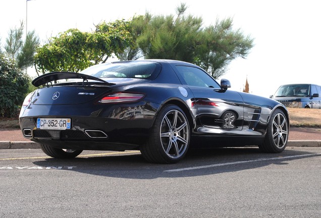 Mercedes-Benz SLS AMG