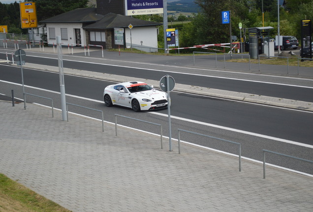 Aston Martin V8 Vantage GT4